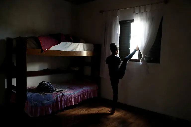 2021-02-11T151617Z-1730593100-RC2FQL9MESNF-RTRMADP-3-BRAZIL-BALLERINA