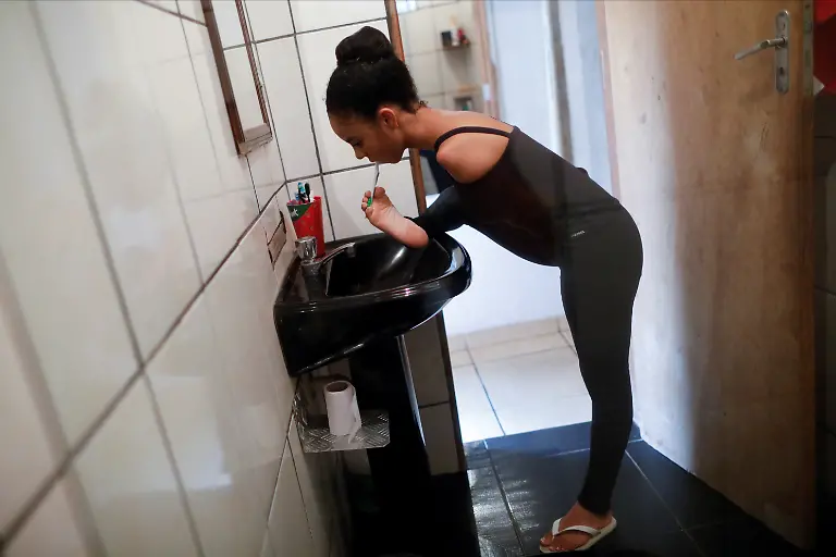 2021-02-11T152554Z-1314974723-RC2FQL9SXFMF-RTRMADP-3-BRAZIL-BALLERINA