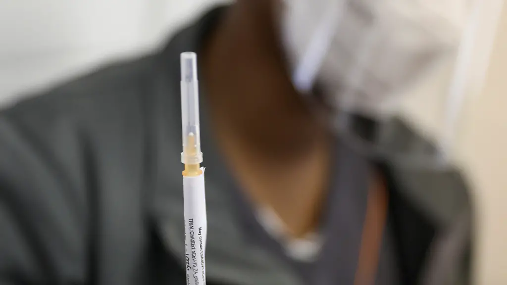 2020-06-24T000000Z-2017967639-RC2PFH9OB3GG-RTRMADP-3-HEALTH-CORONAVIRUS-SAFRICA-VACCINE