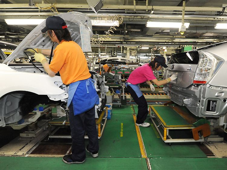 Produktion bei Toyota: Wenn die Verkäufe nicht reichen, wackeln schnell auch Arbeitsplätze - schlechte Aussichten für eine schnelle Konjunkturerholung.