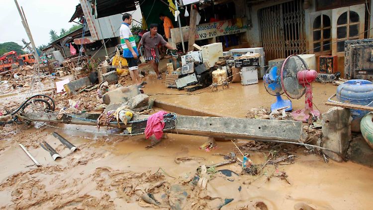 In acht Provinzen Thailands richteten die Fluten großen Schaden an.
