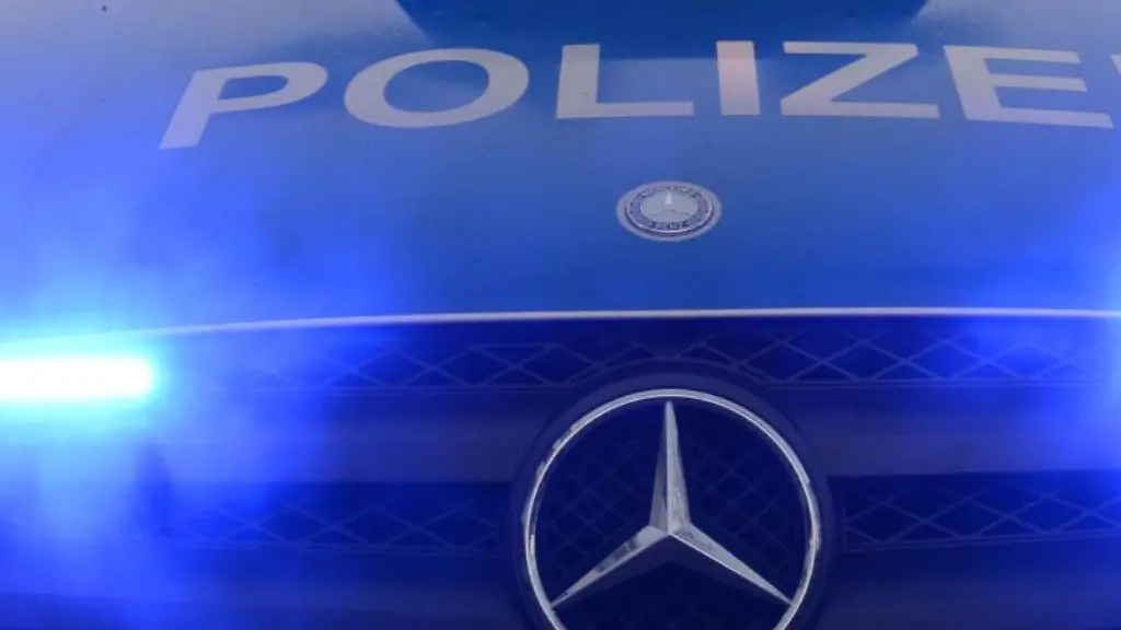 Polizeiwagen-mit-Blaulicht