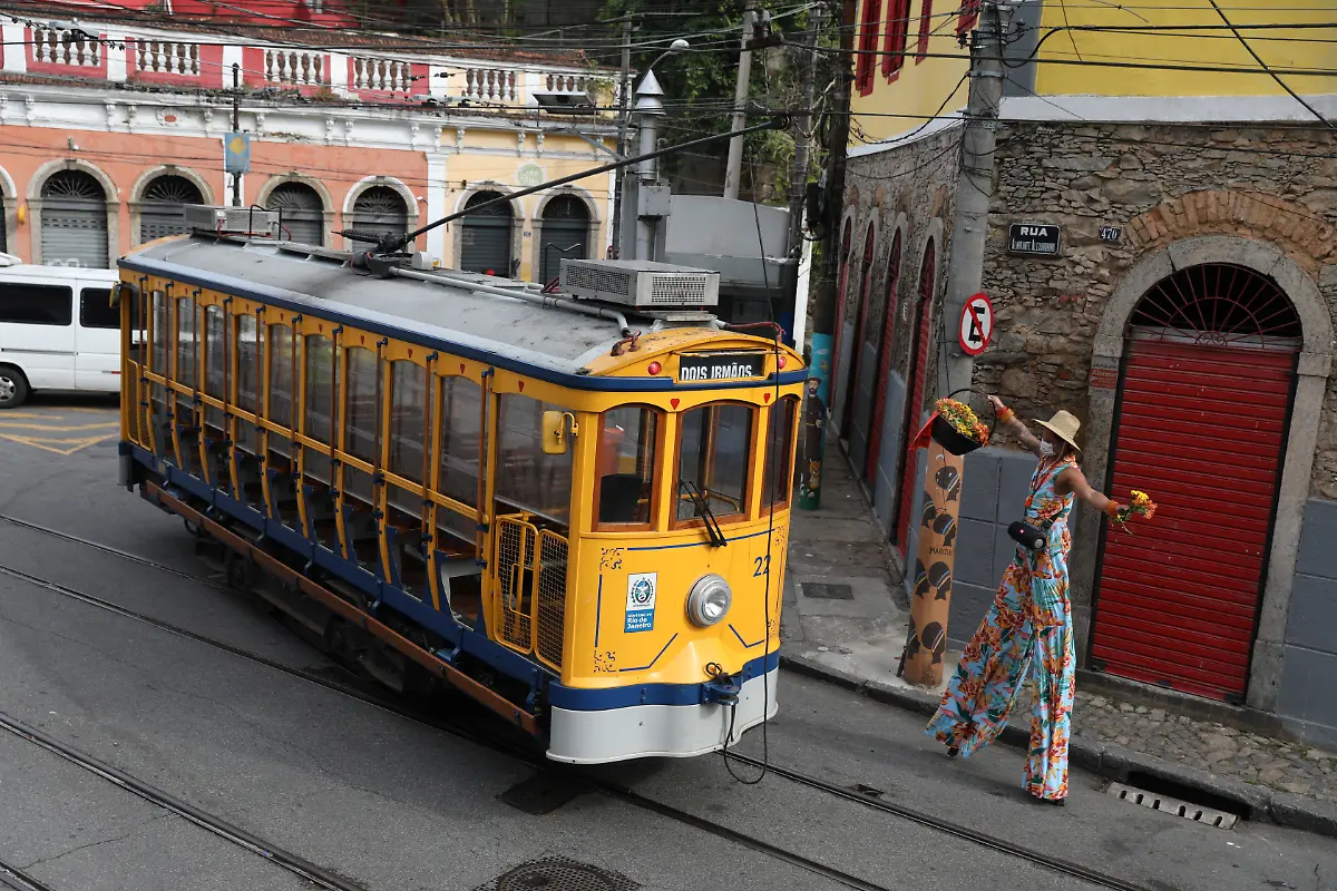 2021-02-12T171659Z-1305124614-RC25RL9I5IAE-RTRMADP-3-BRAZIL-CARNIVAL