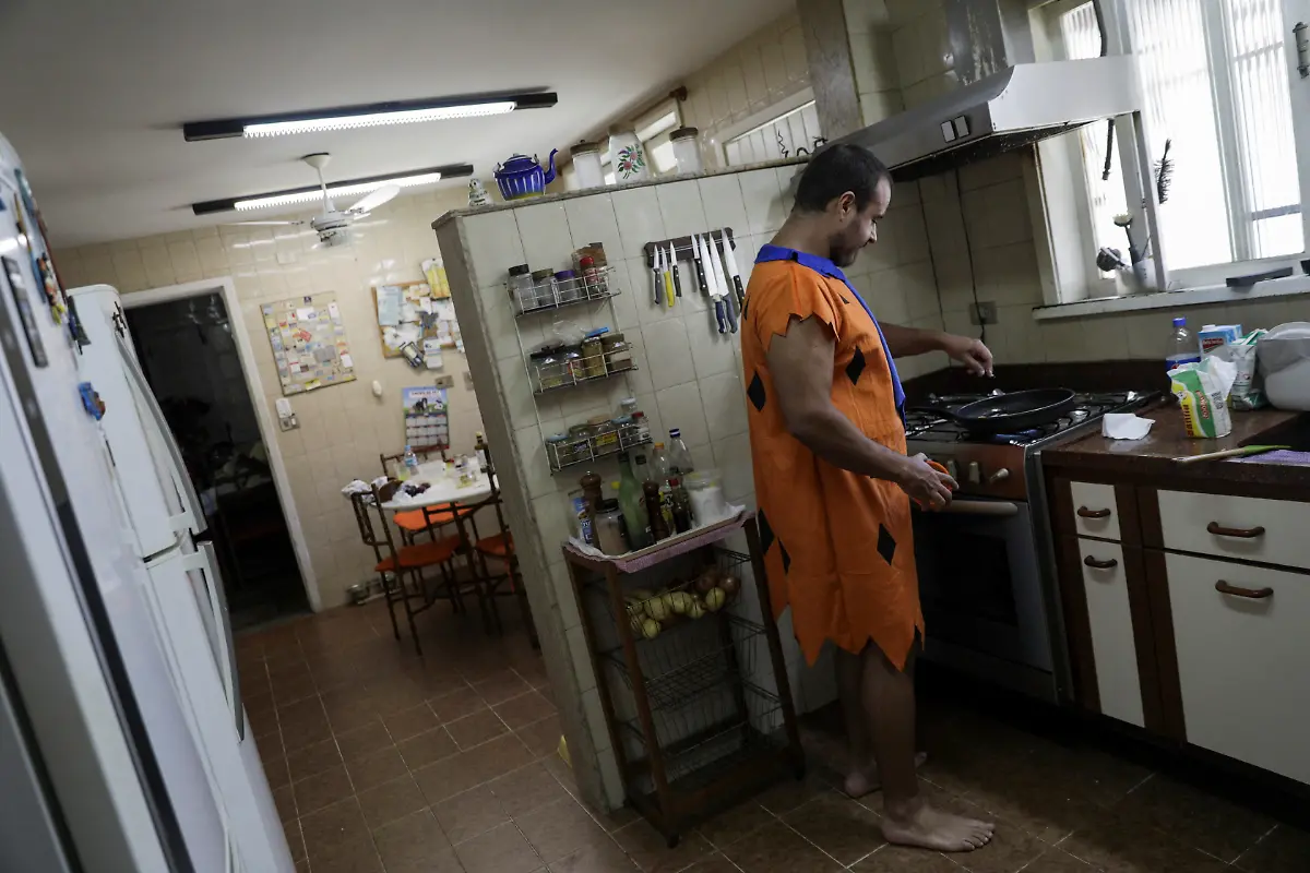 2021-02-12T184615Z-907241894-RC26RL9GQVFD-RTRMADP-3-BRAZIL-CARNIVAL