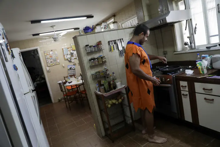 2021-02-12T184615Z-907241894-RC26RL9GQVFD-RTRMADP-3-BRAZIL-CARNIVAL