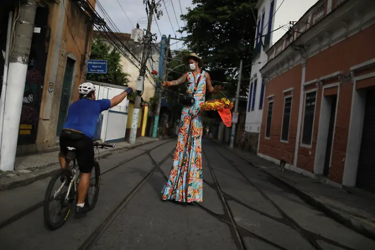 2021-02-12T173559Z-665414047-RC25RL98TYZV-RTRMADP-3-BRAZIL-CARNIVAL