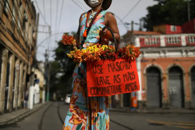 2021-02-12T172335Z-174376121-RC25RL9ZL3VL-RTRMADP-3-BRAZIL-CARNIVAL