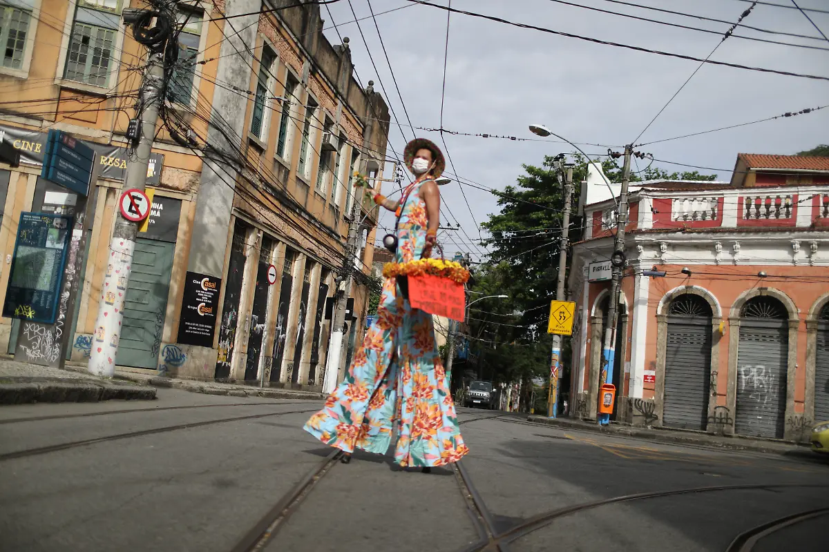 2021-02-12T173612Z-1918003483-RC25RL9IU1F5-RTRMADP-3-BRAZIL-CARNIVAL