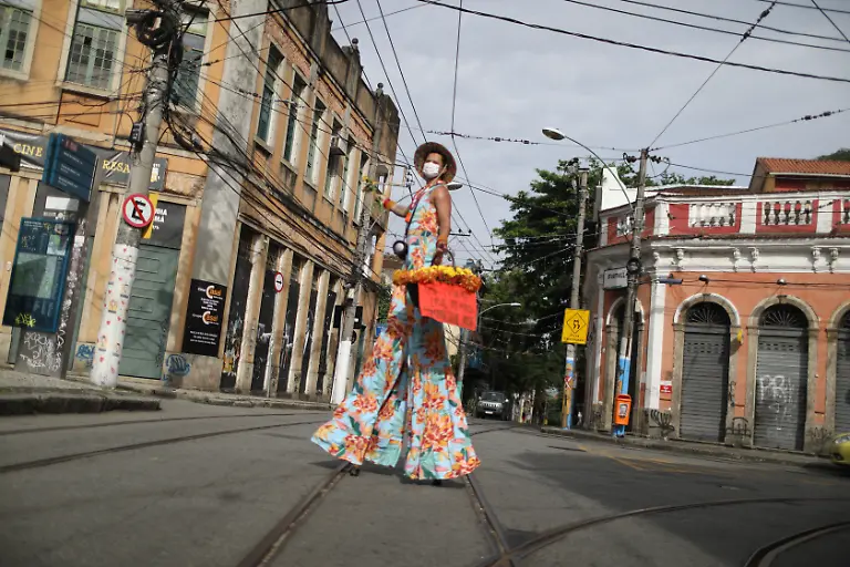 2021-02-12T173612Z-1918003483-RC25RL9IU1F5-RTRMADP-3-BRAZIL-CARNIVAL