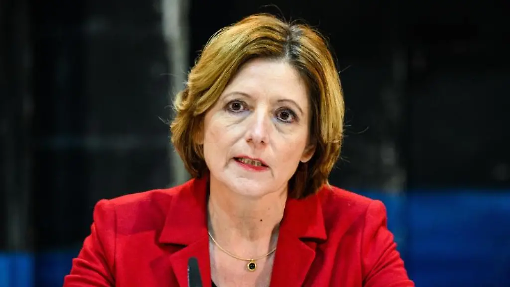 Malu-Dreyer-SPD-Spitzenkandidatin-zur-Landtagswahl-ihre-Partei-spricht