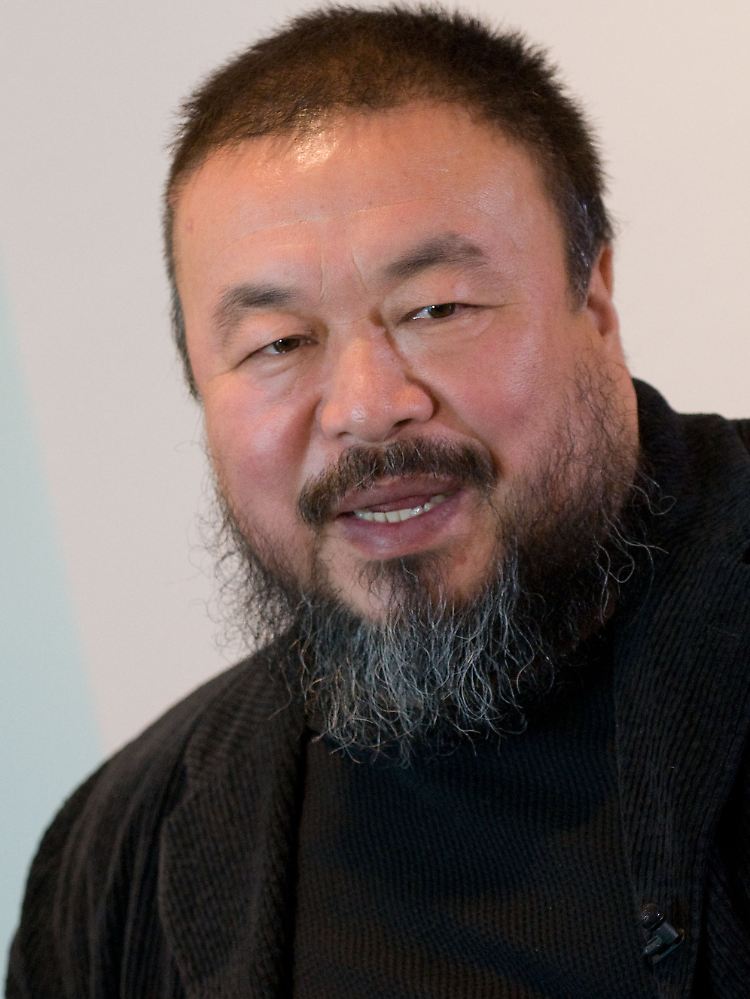 Der Regimekritiker steht in China politisch unter Druck - nun stellt er in Deutschand aus.