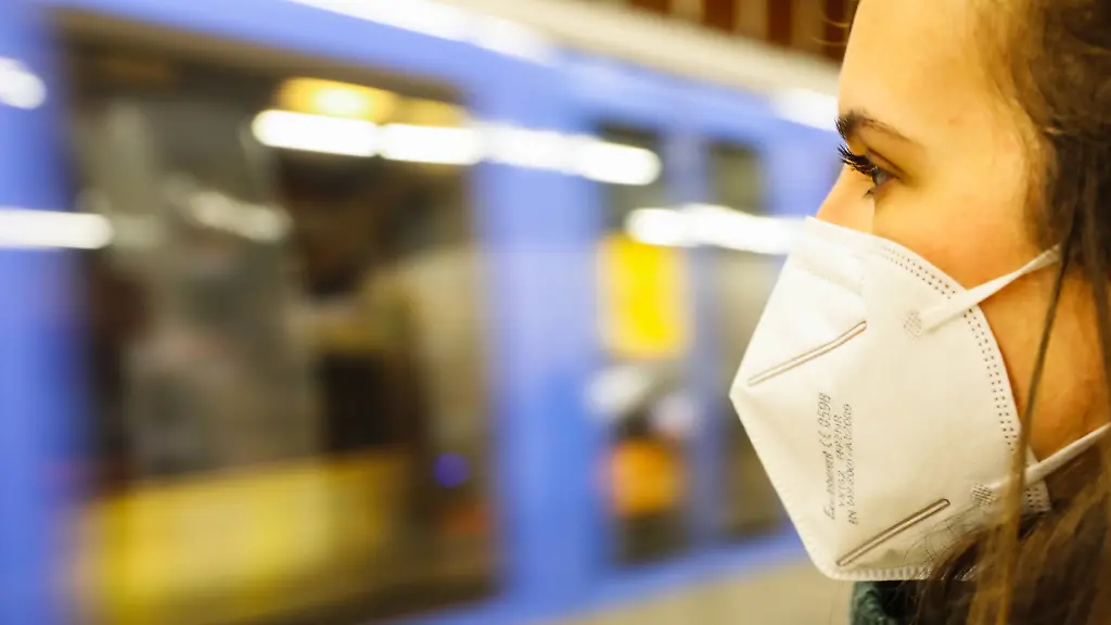 Maske-Corona-U-Bahn