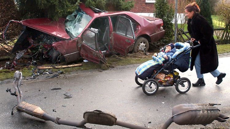 Ein Jugendlicher fuhr diesen Wagen, bevor er verunglückte. 