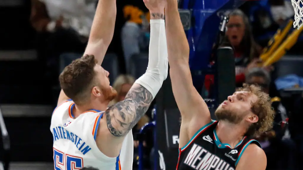 Nov-9-2025-Memphis-Tennessee-USA-Oklahoma-City-Thunder-center-Isaiah-Hartenstein-55-shoots-as-Memphis-Grizzlies-center-Jock-Landale-31-defends-during-the-fourth-quarter-at-FedExForum-Mandatory-Credit-Petre-Thomas-Imagn-Images