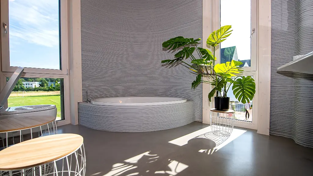 Weniger-ist-mehr-Durch-hohe-Luftfeuchtigkeit-benoetigen-Badezimmerpflanzen-meist-weniger-Wasser