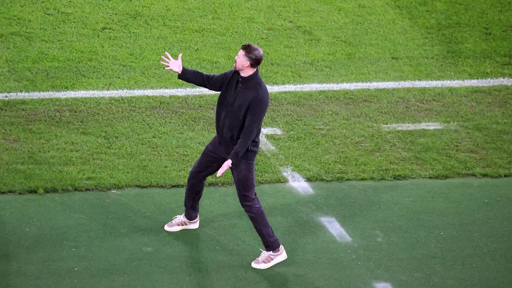 09-11-25-VfB-Stuttgart-FC-Augsburg-Deutschland-Stuttgart-09-11-2025-Fussball-Bundesliga-Saison-2025-2026-VfB-Stuttgart-FC-Augsburg-Sandro-Wagner-Trainer-FC-Augsburg