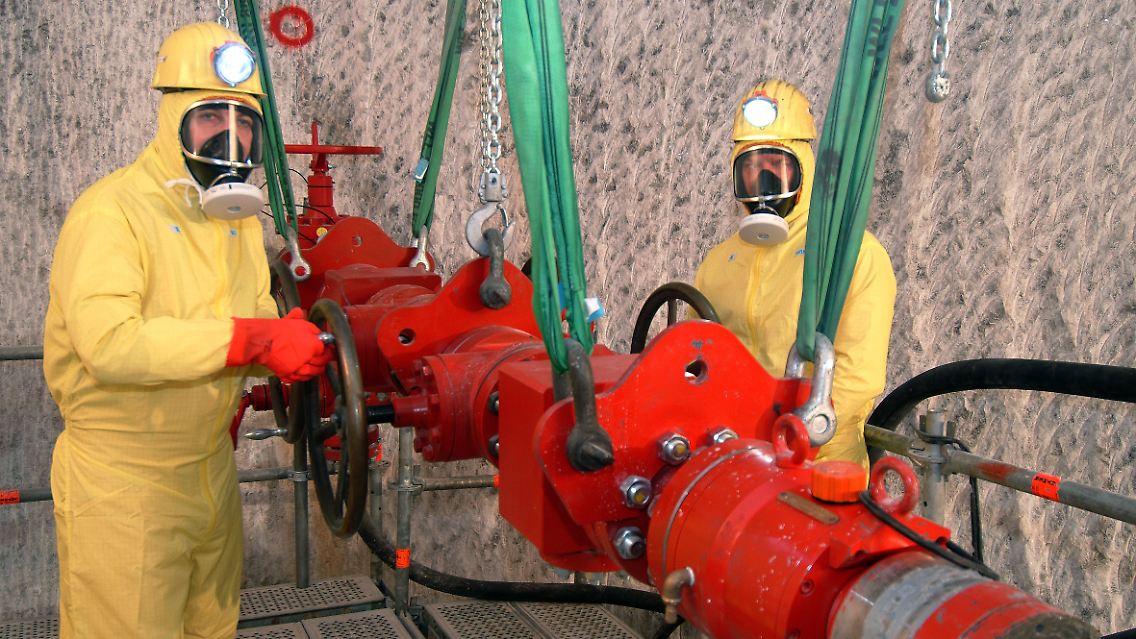 Die Bergleute haben einen gefährlichen Einsatz vor sich.