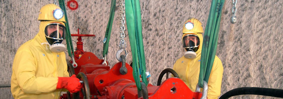 Die Bergleute haben einen gefährlichen Einsatz vor sich.