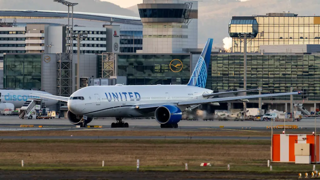 January-10-2025-Frankfurt-Am-Main-Hesse-Germany-United-Airlines-777-200-with-registration-N69020-at-Frankfurt-Airport