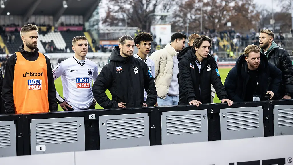 Football Season 2025-2026-3-League-Donaustadion-Ulm-13-Matchday-SSV-Ulm-1846-Football-VfB-Stuttgart-II-01-11-2025-01-11-2025-Football-Season-2025-2026-3-League-D onaustadion-Ulm-13-match-day-SSV-Ulm-1846-football-VfB-Stuttgart-II-emotions-hanging-head-after-home-defeat-at-SSV-vl-9-Lucas-Roeser-SSV-Ulm-1846-Football-28-Max-Scholze-SSV-Ulm-1846-Football Football-11-Dennis-Chessa-SSV-Ulm-1846-Football-U19-Players-33-Evan-Brown-SSV-Ulm-1846-Football-23-Max-Brandt-SSV-Ulm-1 846-Football-10-Dominik-Martinovic-SSV-Ulm-1846-Football Football-5-Johannes-Reichert-C-SSV-Ulm-1846-Football-Photos-Lucca-Fundel-Ulm-Donaustadion-Baden-Wuerttemberg-Deu tschland-Football-Season-2025-2026-3-League-Donaustadion-Ulm-Matchday-13-SSV-Ulm-1846-Football Football-VfB-Stuttgart-II-01-11-2025-01-11-2025-Football-Season-2025-2026 -3-League-Donaustadion-Ulm-Matchday-13-SSV-Ulm-1846-Football Football-VfB-Stuttgart-II-Emotions-hanging-head-after-home-defeat-at-SSV-vl-9-Lucas-Roeser-SSV-Ulm-1846-Foo tball-28-Max-Scholze-SSV-Ulm-1846-Football-11-Dennis-Chessa-SSV-Ulm-1846-Football Football-U19-players-33-Evan-Brown-SSV-Ulm-1846-Football-23-Max-Brandt-SSV-Ulm-1846-F ootball-10-Dominik-Martinovic-SSV-Ulm-1846-Football-5-Johannes-Reichert-C-SSV-Ulm-1846-Football Football-photo-Lucca-Fundel-Ulm-Donaustadion-Baden-Wuerttemberg-Germany