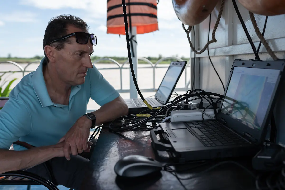 HANDOUT-Professor-Steve-Darby-conducting-fieldwork-in-Cambodia-ACHTUNG-DIESER-BEITRAG-DARF-NICHT-VOR-DER-SPERRFRIST-10-NOVEMBER-11-00-UHR-VEROeFFENTLICHT-WERDEN-EIN-BRUCH-DES-EMBARGOS-KOeNNTE-DIE-BERICHTERSTATTUNG-UeBER-STUDIEN-EMPFINDLICH-EINSCHRAeNKEN-VERWENDUNG-NUR-IN-ZUSAMMENHANG-MIT-DER-STUDIE-Quelle-https-www-eurekalert