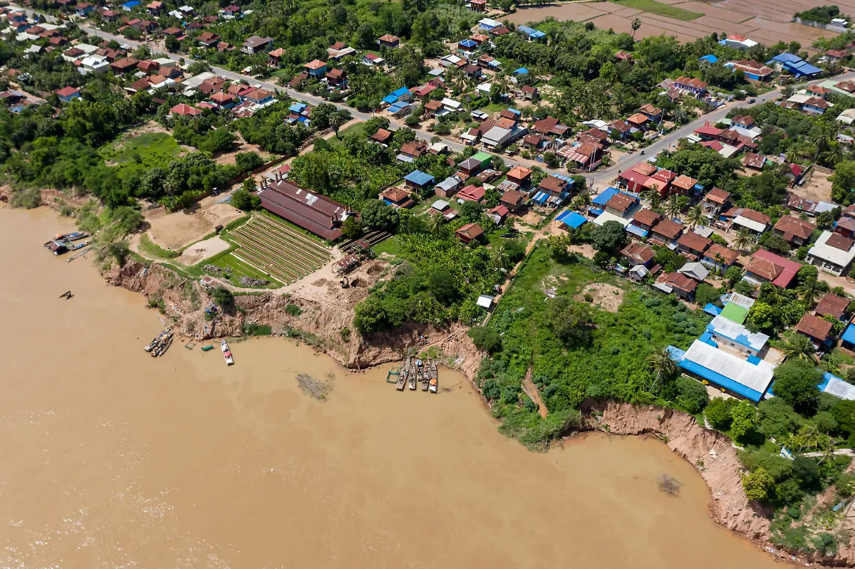 HANDOUT-Riverbank-collapses-triggered-by-lowered-riverbed-levels-on-the-Mekong-River-in-Cambodia-ACHTUNG-DIESER-BEITRAG-DARF-NICHT-VOR-DER-SPERRFRIST-10-DEZEMBER-11-00-UHR-VEROeFFENTLICHT-WERDEN-EIN-BRUCH-DES-EMBARGOS-KOeNNTE-DIE-BERICHTERSTATTUNG-UeBER-STUDIEN-EMPFINDLICH-EINSCHRAeNKEN-VERWENDUNG-NUR-IN-ZUSAMMENHANG-MIT-DER-STUDIE-Quelle-https-www-eurekalert