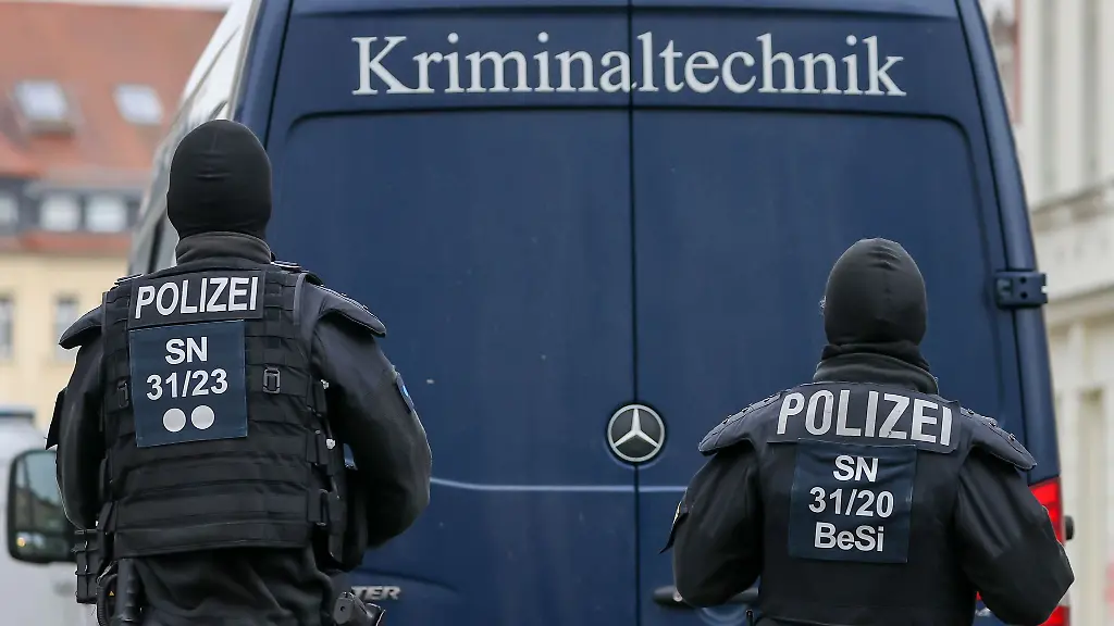 Im-Fall-eines-mutmasslichen-Brandanschlages-auf-zwei-Lkw-in-Leipzig-ermittelt-jetzt-das-Landeskriminalamt-Sachsen