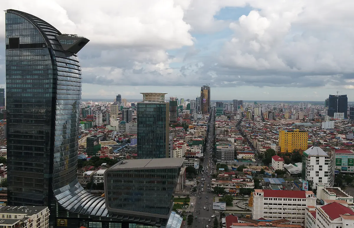 201106-PHNOM-PENH-Nov-6-2020-Xinhua-Aerial-photo-taken-on-Aug-15-2019-shows-a-view-of-central-Phnom-Penh-capital-of-Cambodia-Cambodia-is-time-honored-for-its-rich-history-and-representation-of-traditions-Phnom-Penh-capital-of-Cambodia-lying-at-the-confluence-of-the-Tonle-Sap-and-Mekong-river-systems-boasts-of-its-traditional-buildings-and-modern-skyscrapers