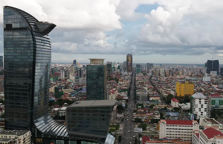 201106-PHNOM-PENH-Nov-6-2020-Xinhua-Aerial-photo-taken-on-Aug-15-2019-shows-a-view-of-central-Phnom-Penh-capital-of-Cambodia-Cambodia-is-time-honored-for-its-rich-history-and-representation-of-traditions-Phnom-Penh-capital-of-Cambodia-lying-at-the-confluence-of-the-Tonle-Sap-and-Mekong-river-systems-boasts-of-its-traditional-buildings-and-modern-skyscrapers