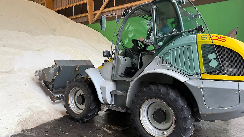 Die-Lager-sind-laut-Strassenbehoerde-Hessen-Mobil-gut-gefuellt-der-Winterdienst-ist-fuer-die-neue-Saison-vorbereitet