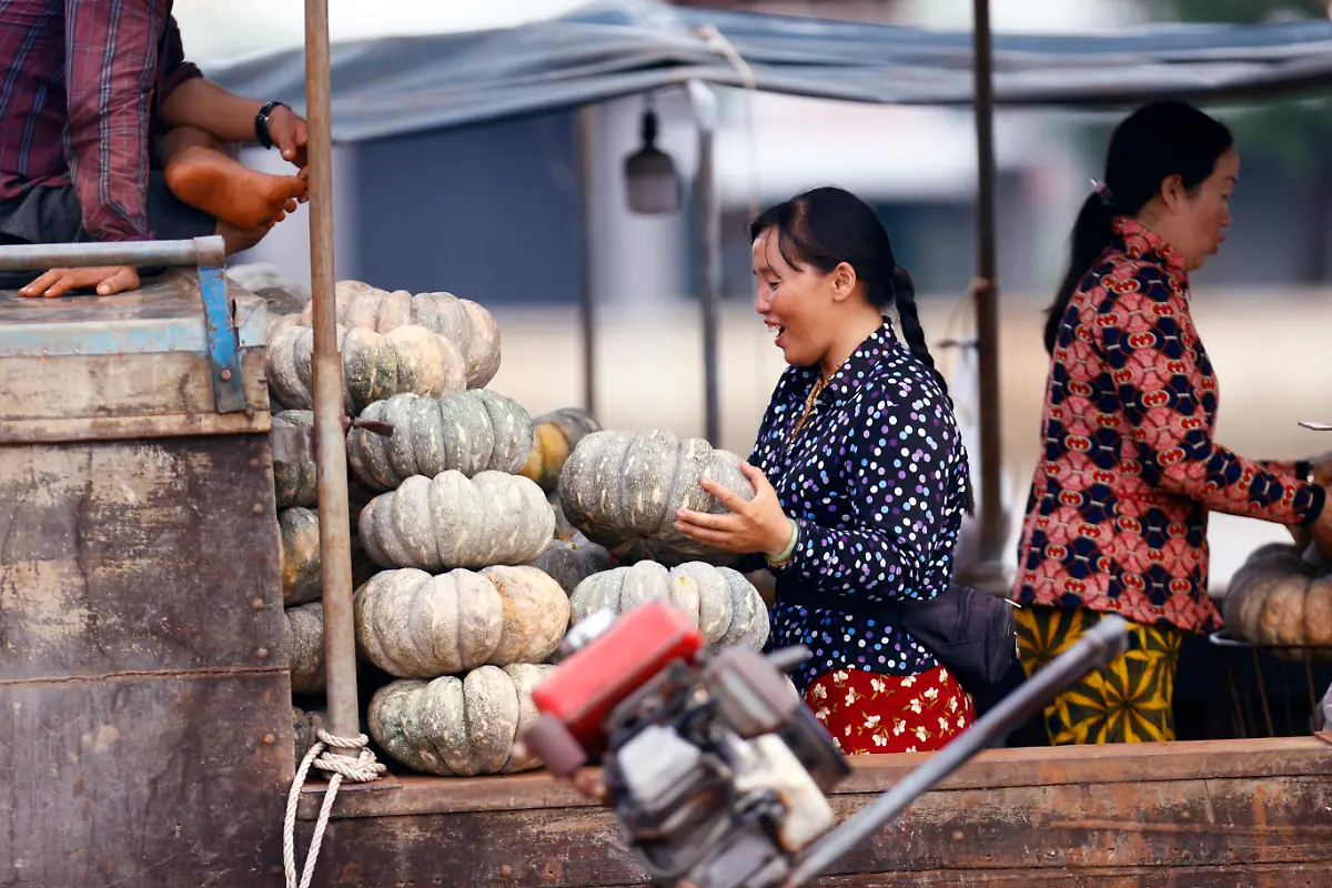 Can-Tho-Floating-Market-Mekong-Delta