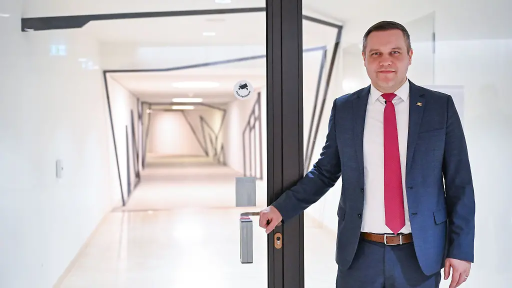 Die-AfD-will-rein-in-den-Tunnel-und-zieht-deshalb-vor-Gericht