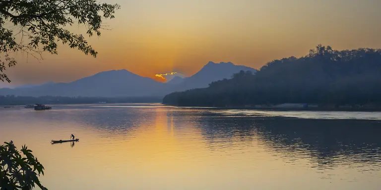 Sonnenuntergang-am-Mekong-bei-Luang-Prabang-Laos-Asien