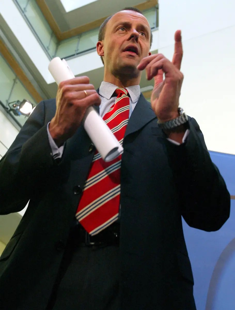 Merz-ist-besser-Friedrich-Merz-CDU-aufgenommen-waehrend-einer-Pressekonferenz-zur-Vorstellung-seines-Steuerkonzept-Berlin-den-03-11