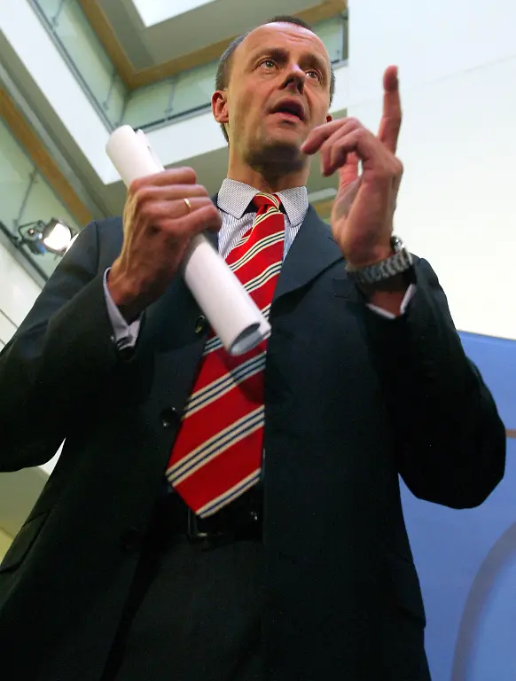 Merz-ist-besser-Friedrich-Merz-CDU-aufgenommen-waehrend-einer-Pressekonferenz-zur-Vorstellung-seines-Steuerkonzept-Berlin-den-03-11