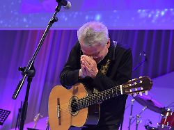 Überraschendes Comback: Reinhard Mey dankt Haftbefehl für Chartrekord