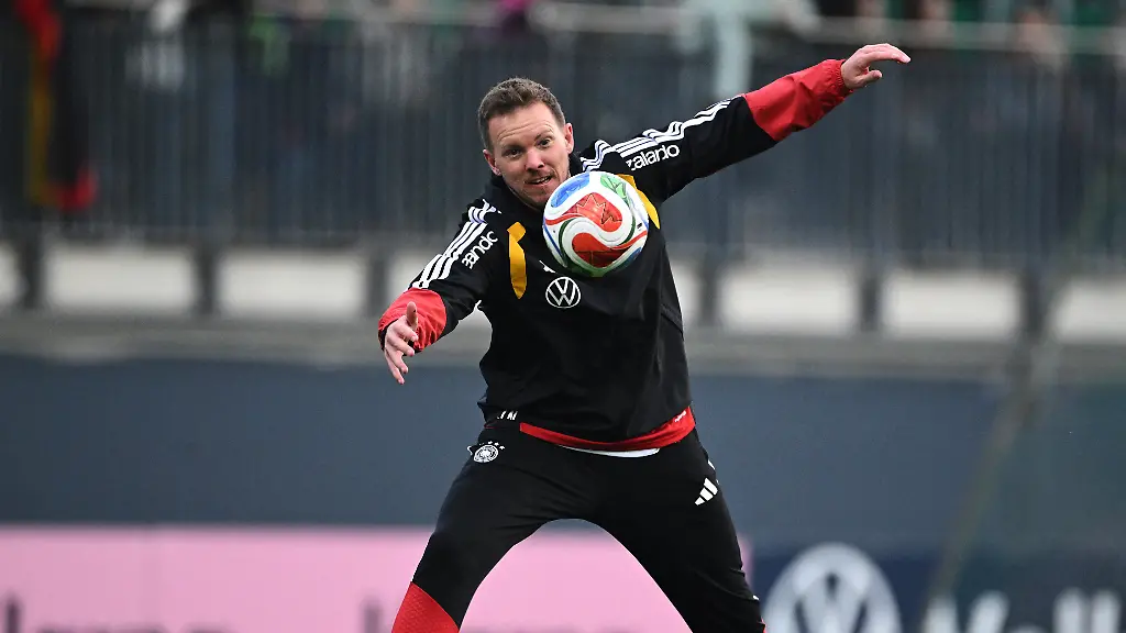 Julian-Nagelsmann-beweist-Torwart-Qualitaeten-dabei-hat-er-ausreichend-Keeper-nominiert