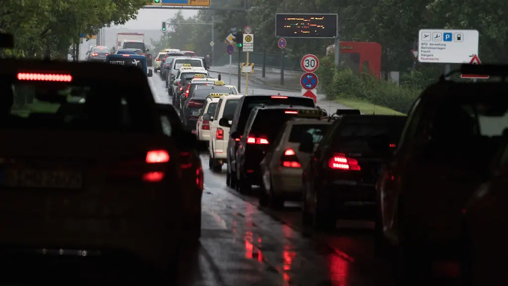 Eine-Uebung-im-Tunnel-Flughafen-Berlin-sorgte-fuer-eine-naechtliche-Sperrung