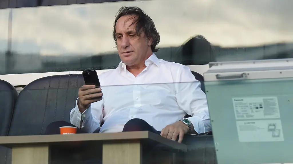 President-Murat-Ozkaya-of-Ikas-Eyupspor-during-the-Turkish-Super-League-match-between-Basaksehir-and-Ikas-Eyupspor-at-Basaksehir-Fatih-Terim-Stadium-in-Istanbul-Turkey-on-August-31-2025