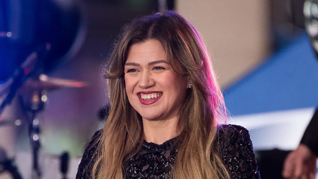 Kelly-Clarkson-on-stage-for-NBC-Today-Show-Concert-Series-with-Kelly-Clarkson-Rockefeller-Plaza-New-York-NY-May-06-2025