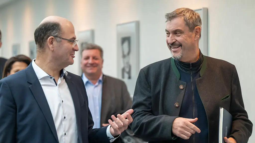 Das-Kabinett-um-Ministerpraesident-Markus-Soeder-r-hat-entschieden-Das-neue-Kinderstartgeld-kommt-doch-nicht