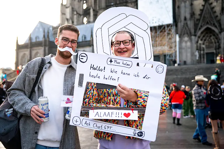 Impressionen-vom-verkleidedet-Jecken-beim-Sessionsauftakt-des-Koelner-Karneval-Karnevalsauftakt-in-Koeln