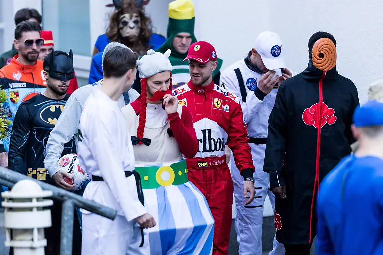 Tom-Krauss-FC-Cologne-5-als-Obelix-Ragnar-Ache-FC-Cologne-9-als-Tobis-aus-Naruto-Karnevalstraining-FC-Cologne-Geissbockheim-11-11