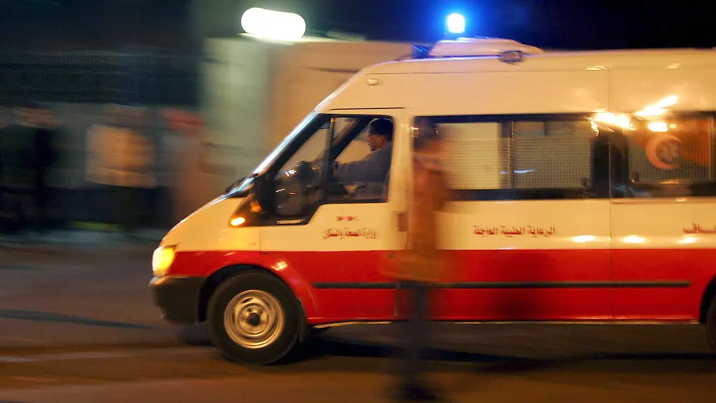 A-ambulance-races-to-the-port-of-the-Egyptian-resort-of-Safaga-03-February-2006-as-hundreds-are-feared-dead-when-an-Egyptian-ferry-carrying-some-1-400-passengers-and-crew-sank-in-the-Red-Sea-in-what-appeared-to-be-one-of-the-worst-maritime-disasters-in-decades-By-early-eveing-rescuers-were-stated-by-Egyptian-officials-to-have-pulled-some-100-survivors-and-35-bodies-from-the-sea-where-Italian-built-al-Salam-Boccaccio-98-went-down-around-90-kilometres-from-its-destination-the-Egyptian-port-of-Safaga