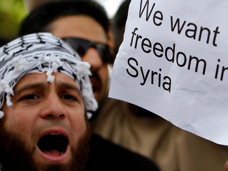 In Zypern gehen Mneschen für ein demokratisches Syrien auf die Straße. Aktuelle Bilder aus Syrien gibt es nicht.