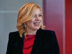 Julia Klöckner pomaga regiji Nahe pri iskanju nove vinske kraljice