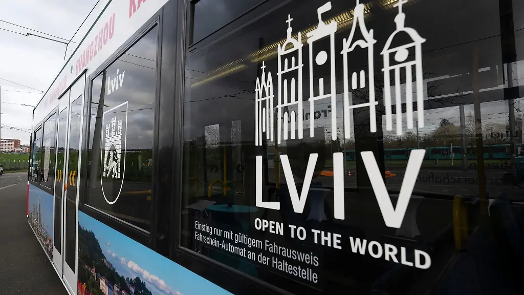 Nun-ist-die-Partnerschaft-zwischen-Frankfurt-und-Lwiw-auch-im-Strassenbild-sichtbar