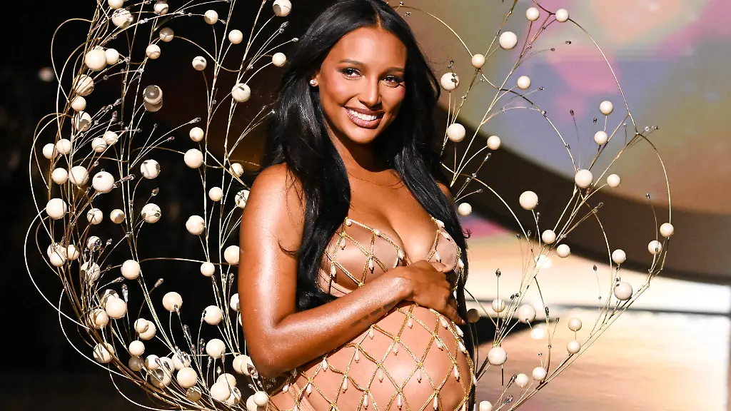 Jasmine-Tookes-at-the-2025-Victoria-s-Secret-Fashion-Show-held-at-Steiner-Studios-on-October-15-2025-in-New-York-New-York