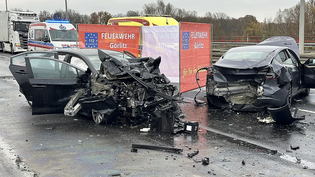 Einer-der-Autofahrer-erlag-an-der-Unfallstelle-seinen-Verletzungen