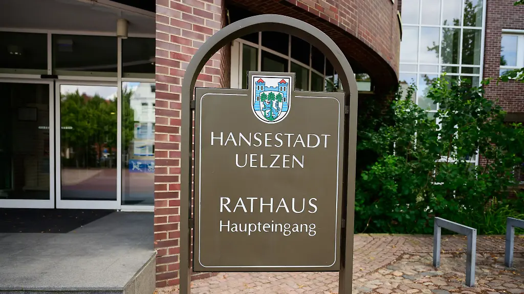 Die-Polizei-hat-Ermittlungen-gegen-vier-Mitarbeiter-des-Abwasserzweckverbandes-Uelzen-aufgenommen